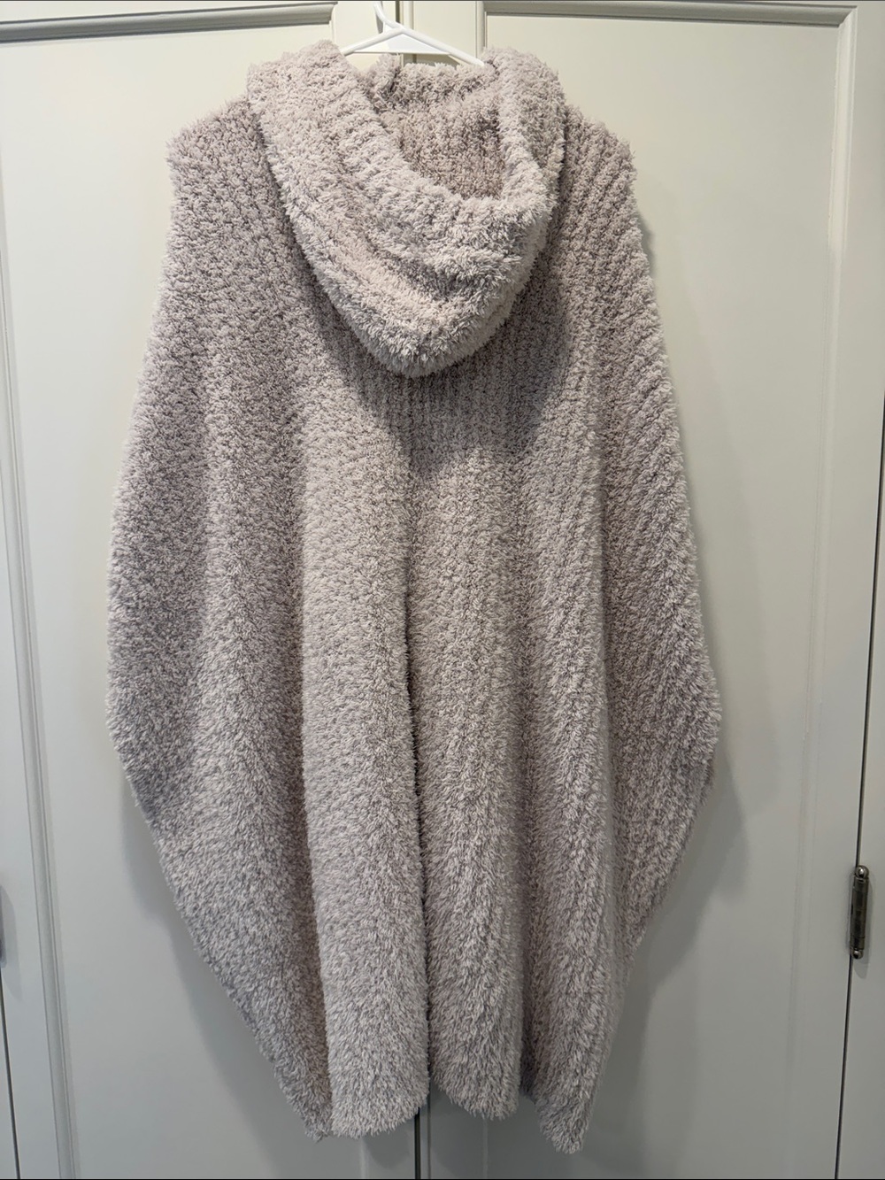 Barefoot Dreams The Cozy Plush Hooded Women's Poncho - Light Beige size 1 - Picture 3 of 3